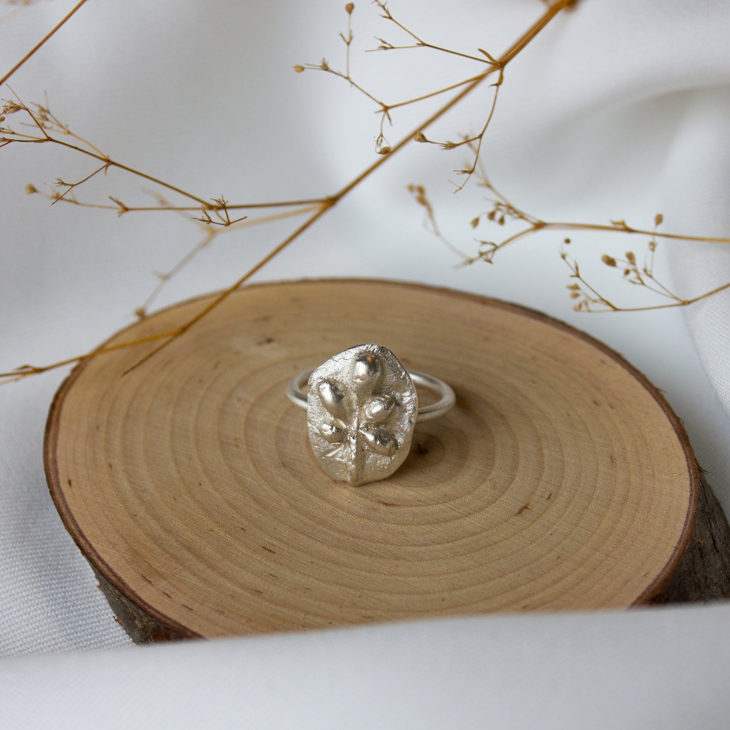 Andrea Mueller, Floral Quintet Cameo Ring