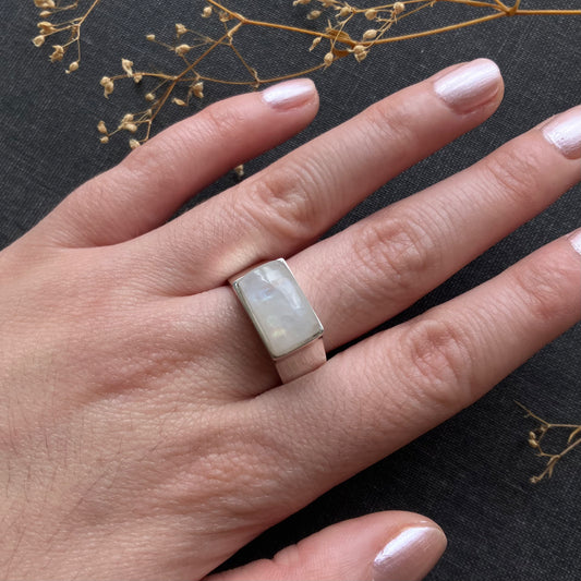 Galili Ellis, Moonstone Raised Silver Ring