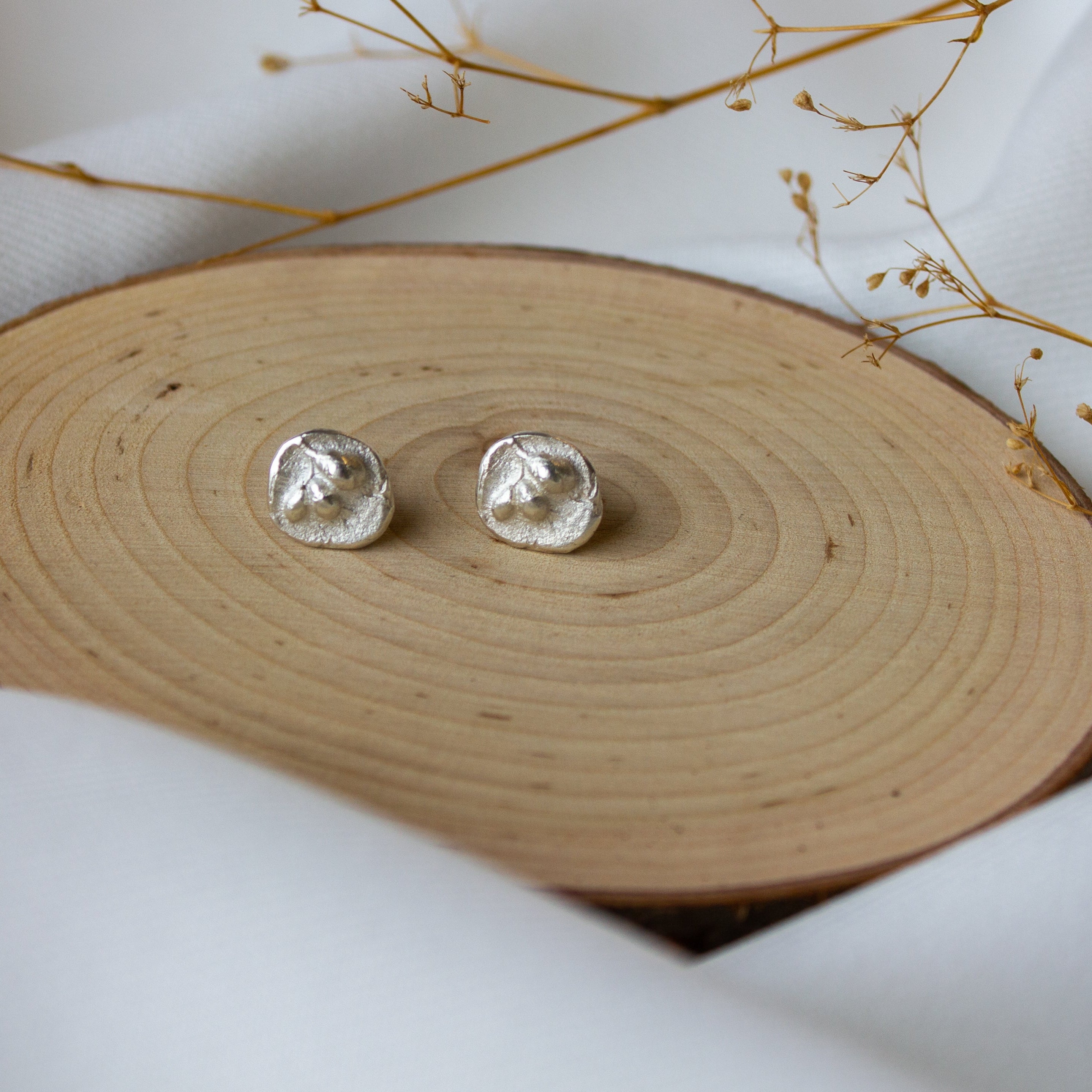 Andrea Mueller, Small Round Floral Talisman Stud