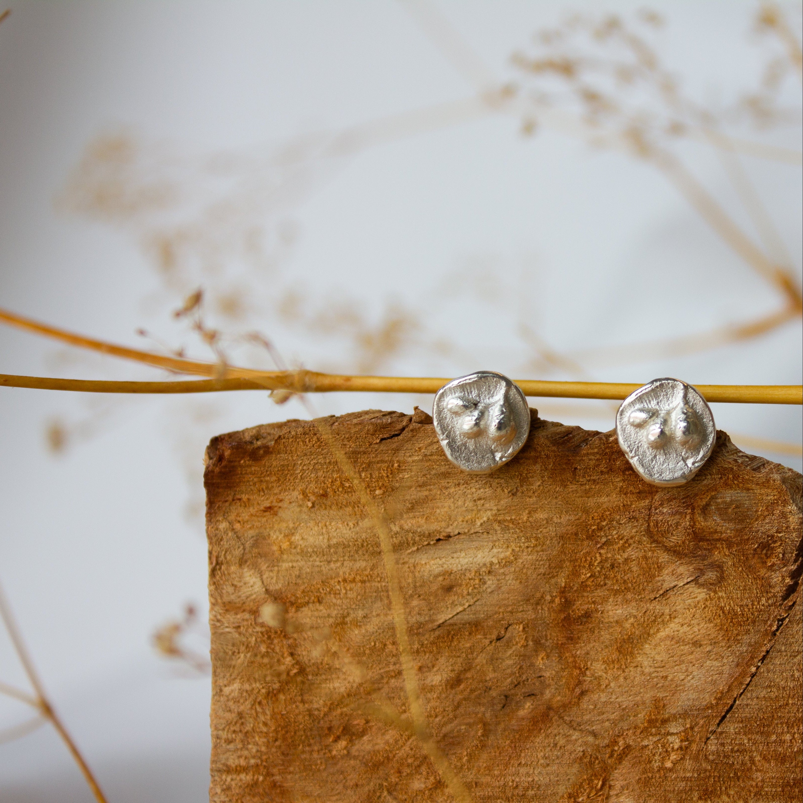 Andrea Mueller, Small Round Floral Talisman Stud