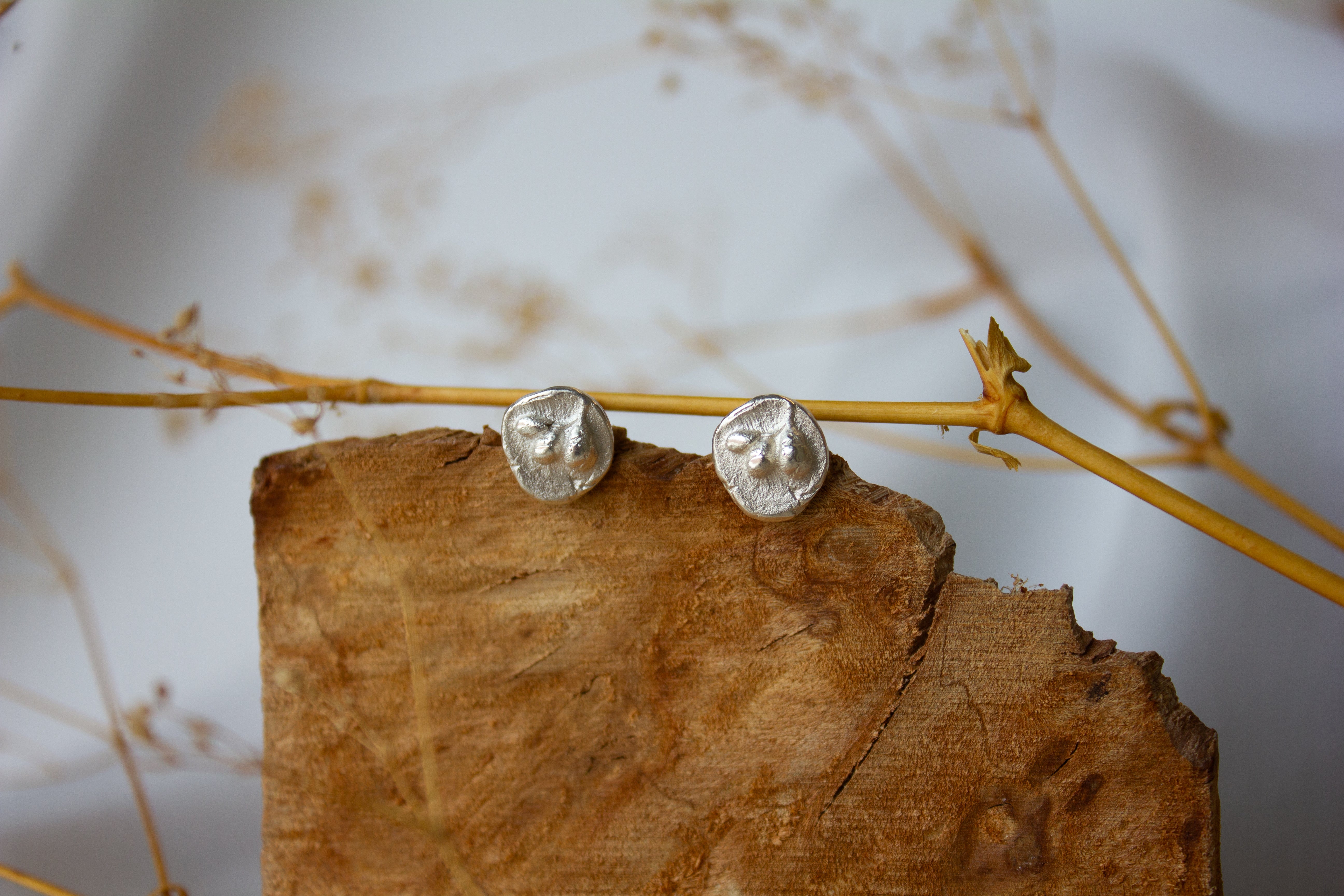 Andrea Mueller, Small Round Floral Talisman Stud-3