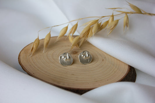 Andrea Mueller, Medium Round Floral Talisman Stud