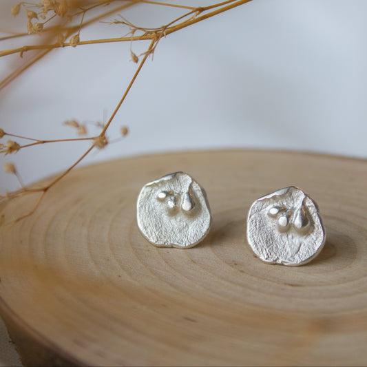 Andrea Mueller, Medium Round Floral Talisman Stud