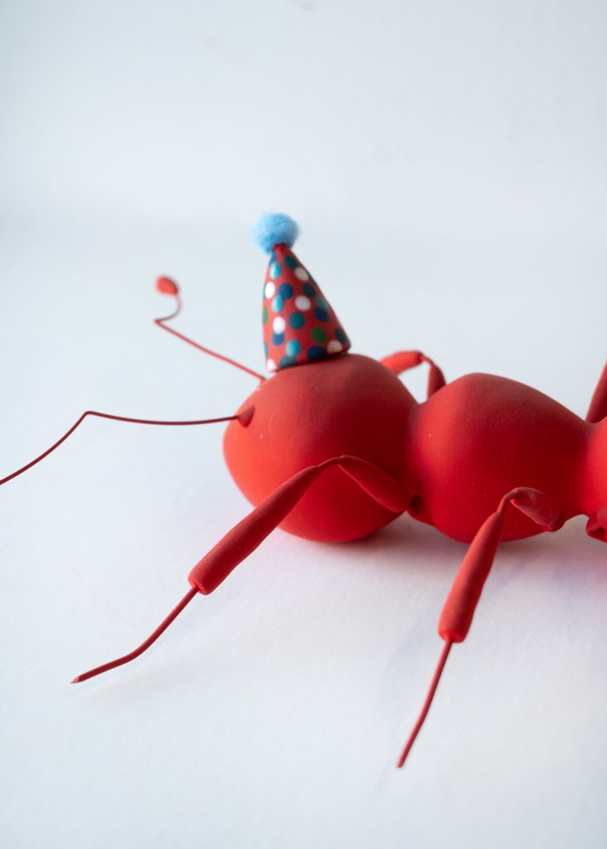 Dauma Stirbyte, Red Party Ant-2
