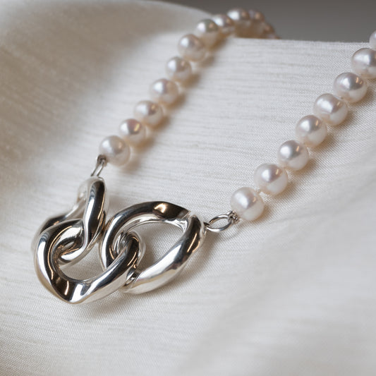 Alexandra Temple, Three Silver Links Necklace with Freshwater Pearls