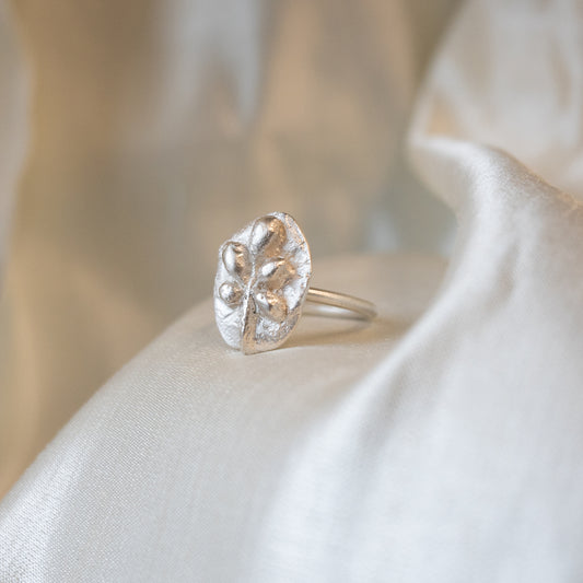 Andrea Mueller, Floral Quintet Cameo Ring