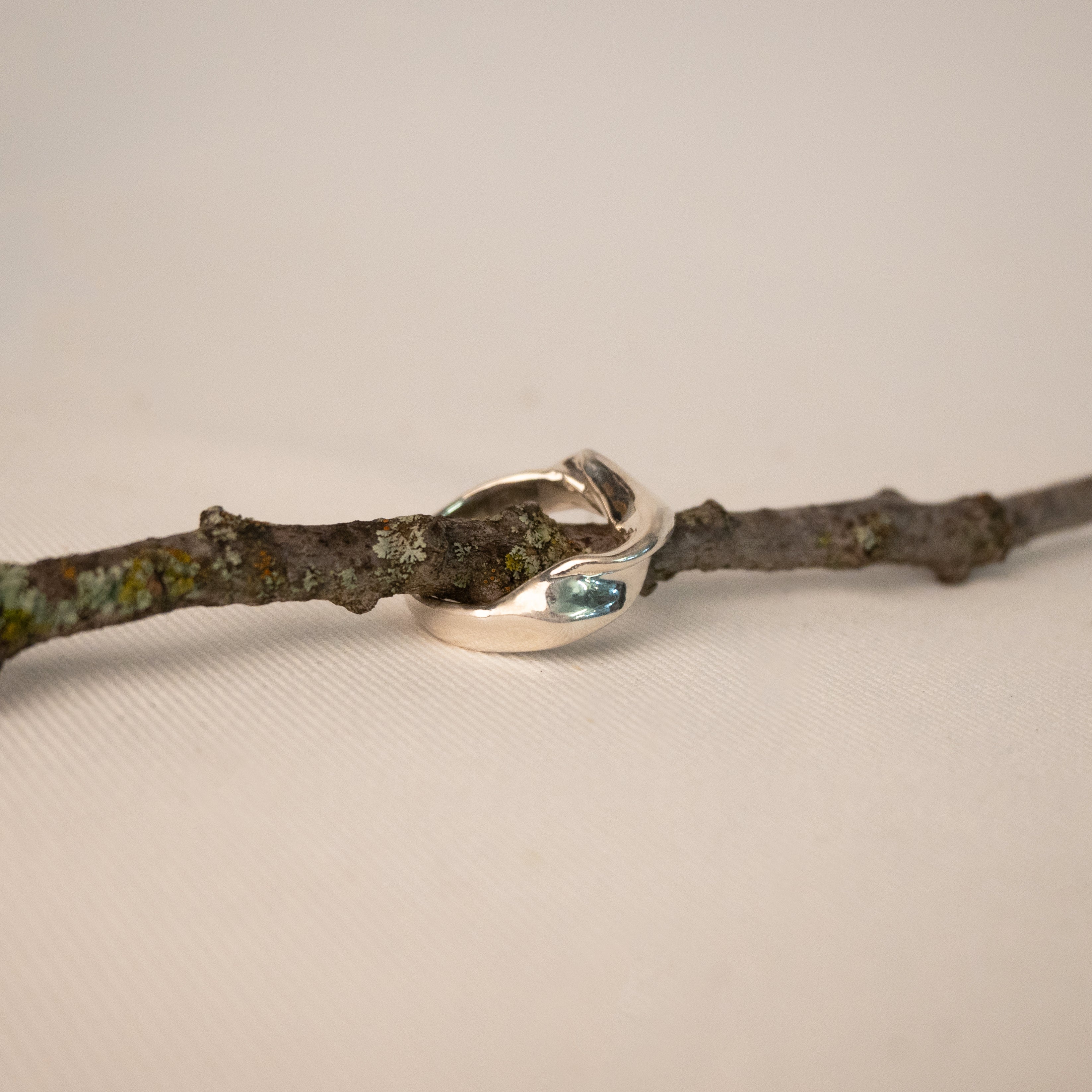 L.L.Y. Atelier, Torsion Ring-4