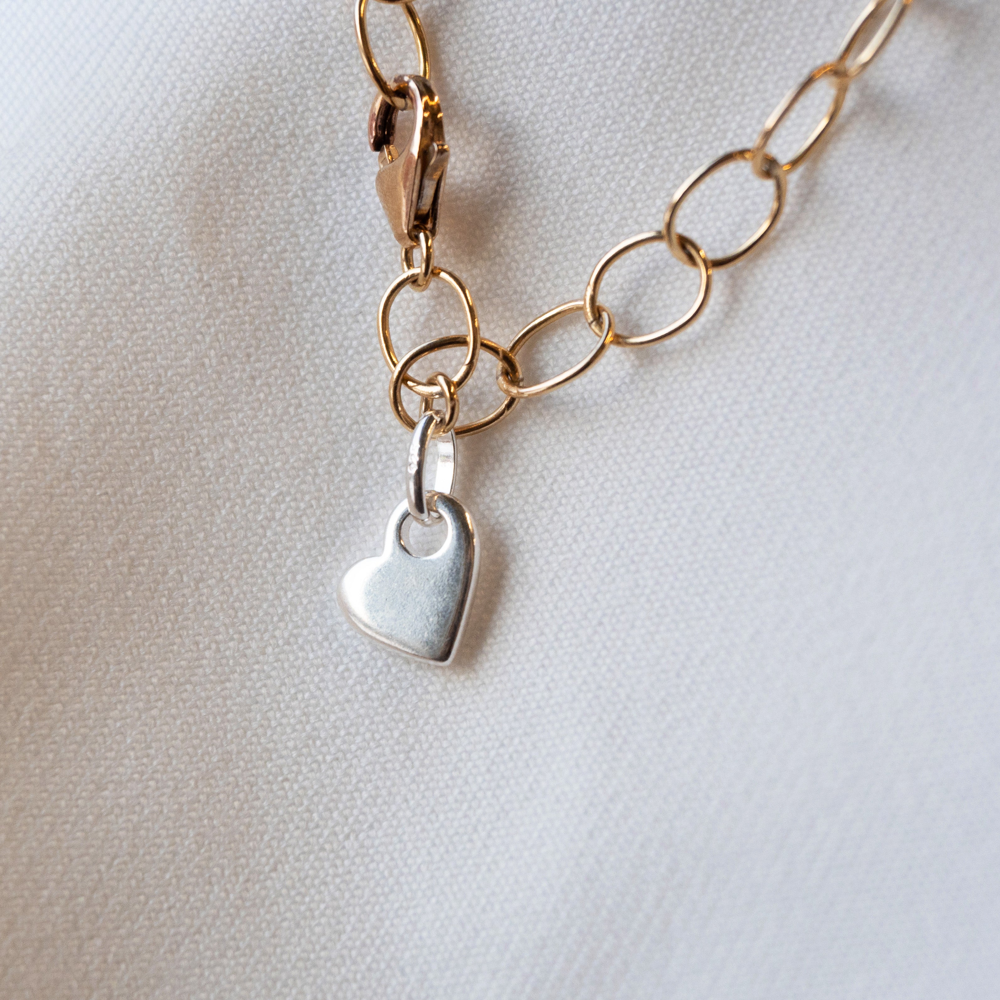 Brenda Wong, Genessa Bracelet