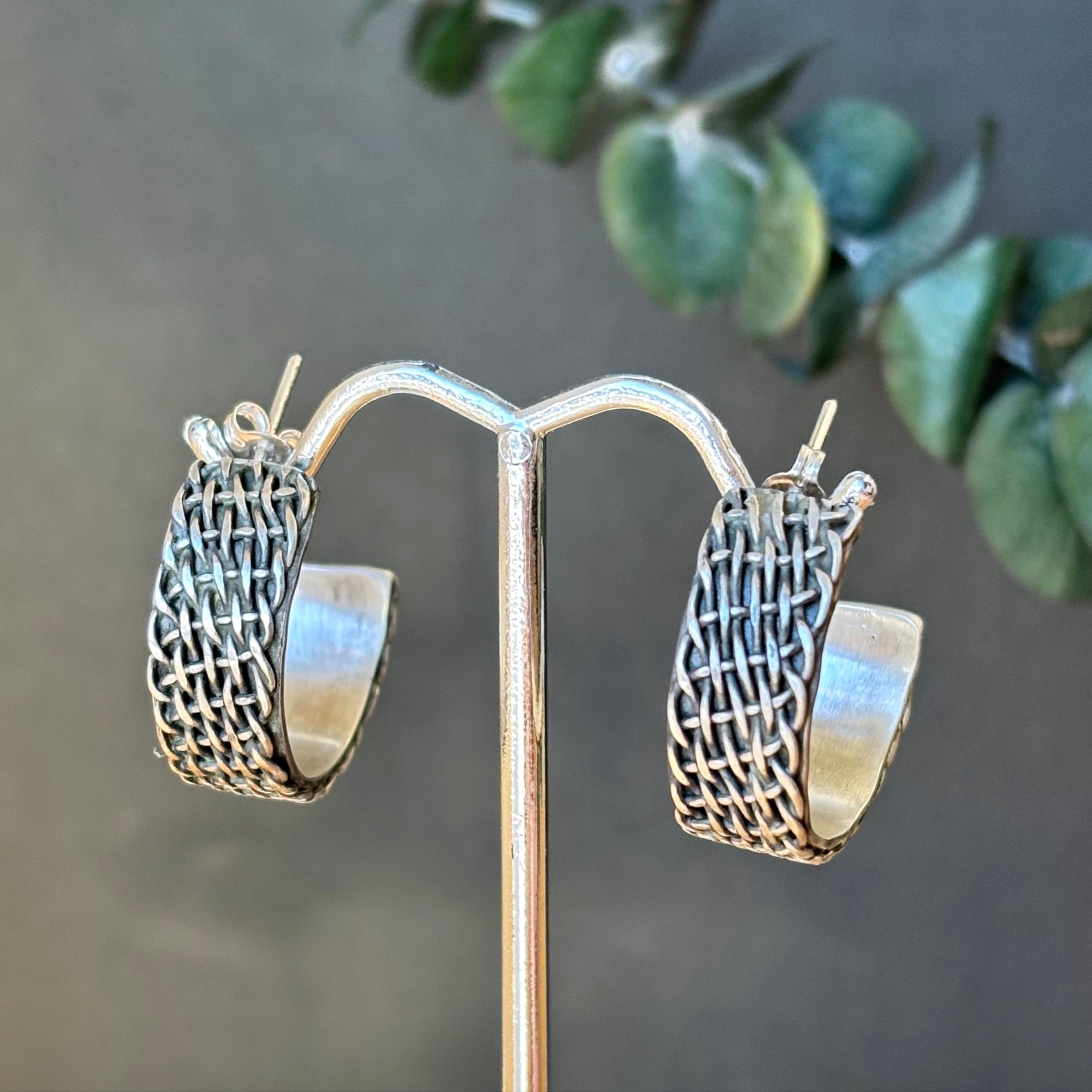 Galili Ellis, Weaved Hoops