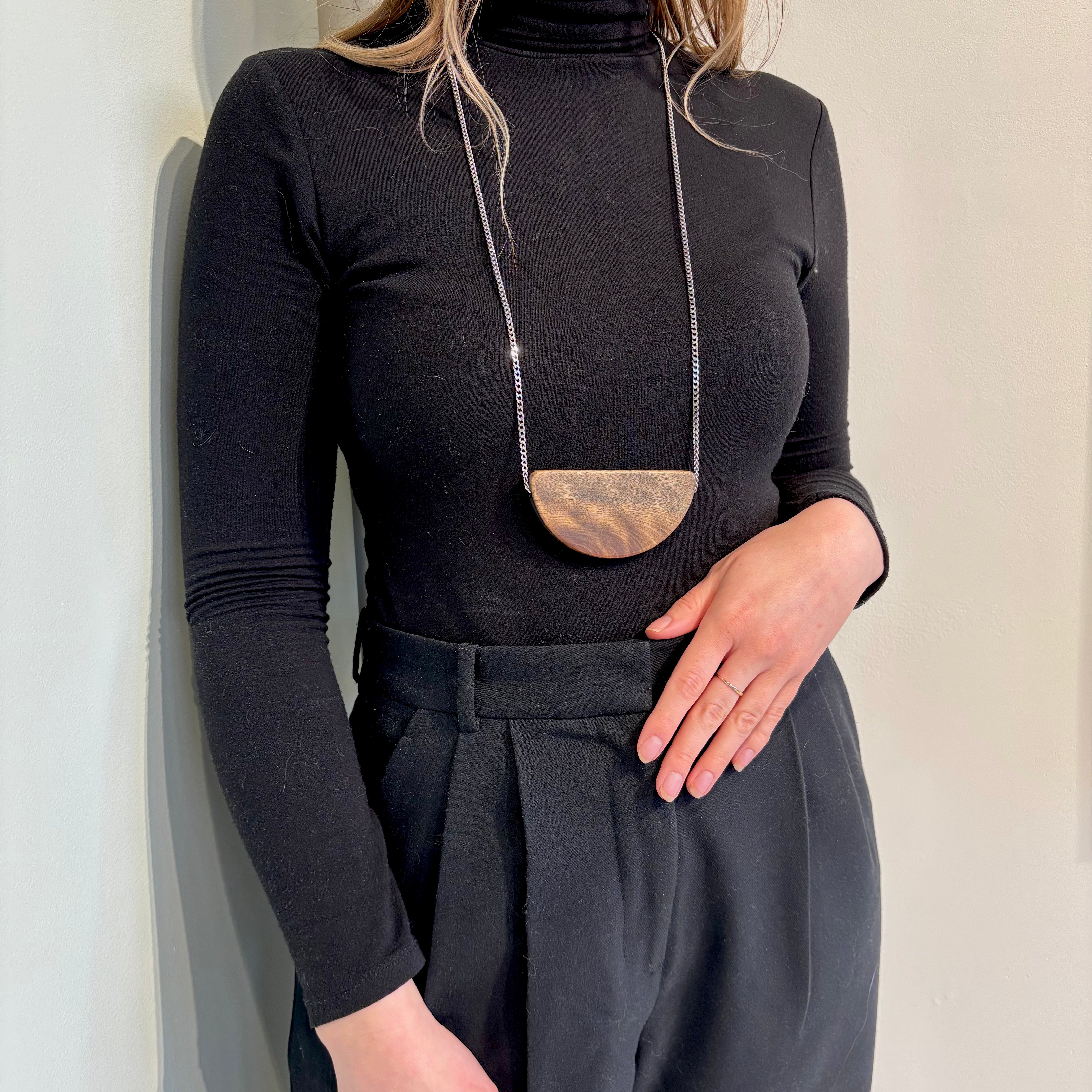 LOUVE, HALFMOON Small