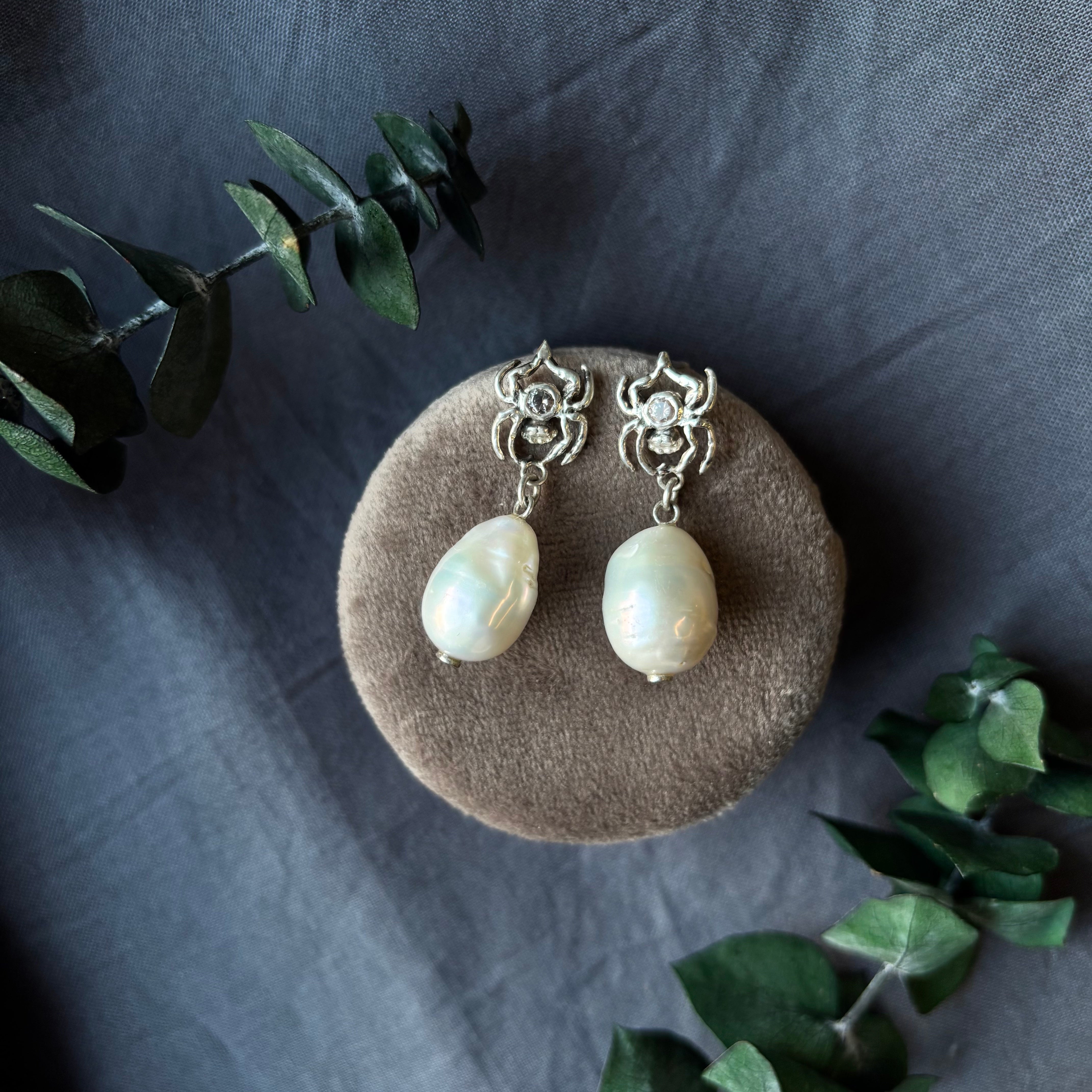 RYHN, Aranea Spider Pearl Earrings-4