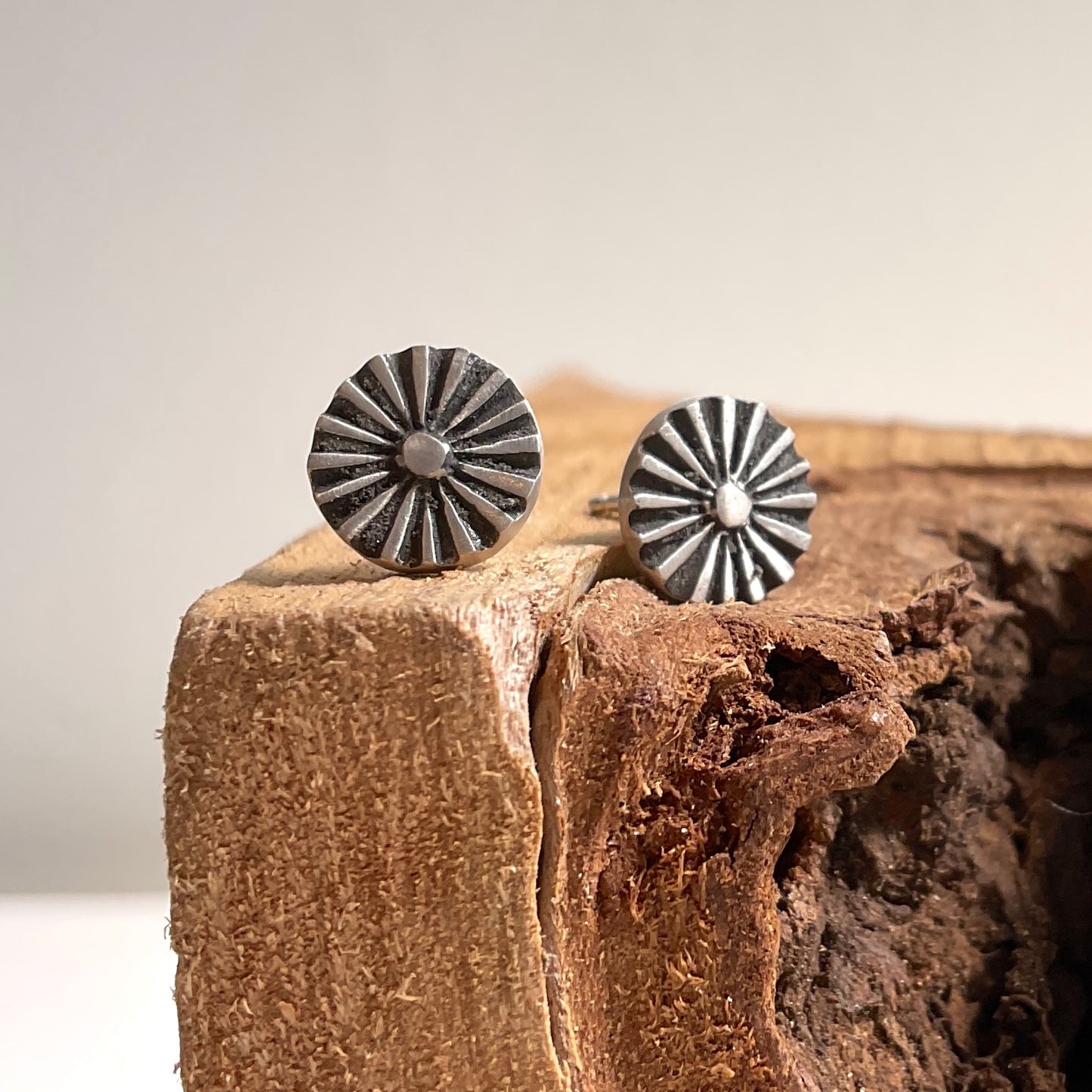 Andrea Mueller, The Daisies Studs