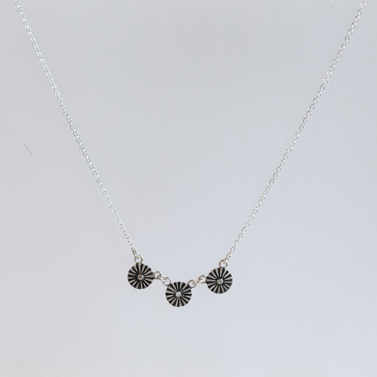Andrea Mueller, The Daisies Necklace (Three Daisies)