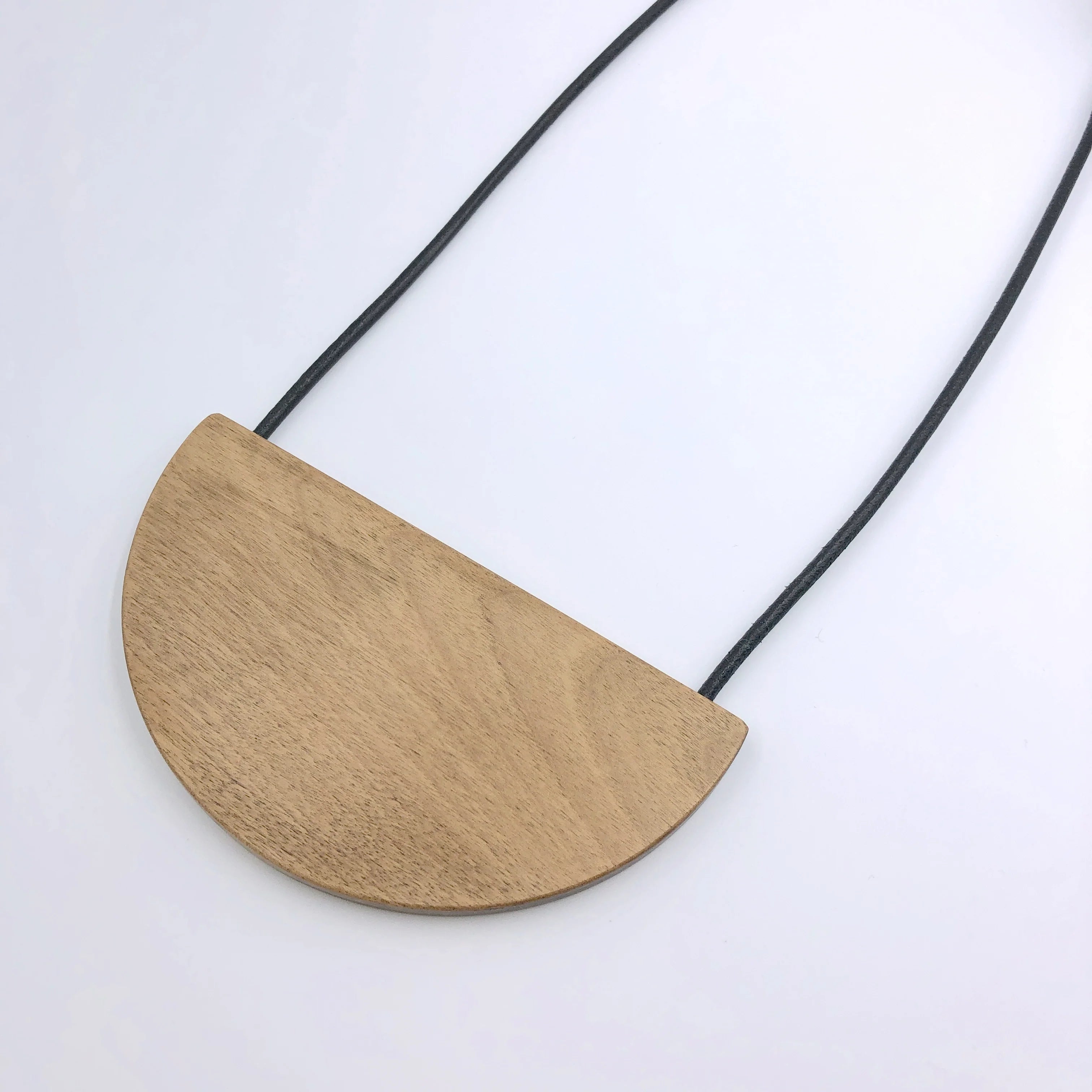 LOUVE, HALFMOON Large