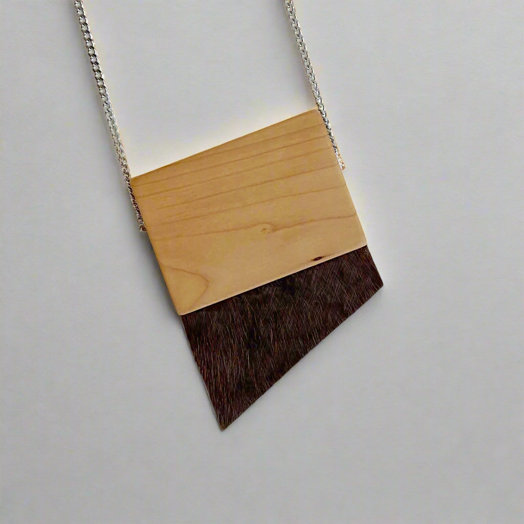 LOUVE, Triangular Leather Necklace-1